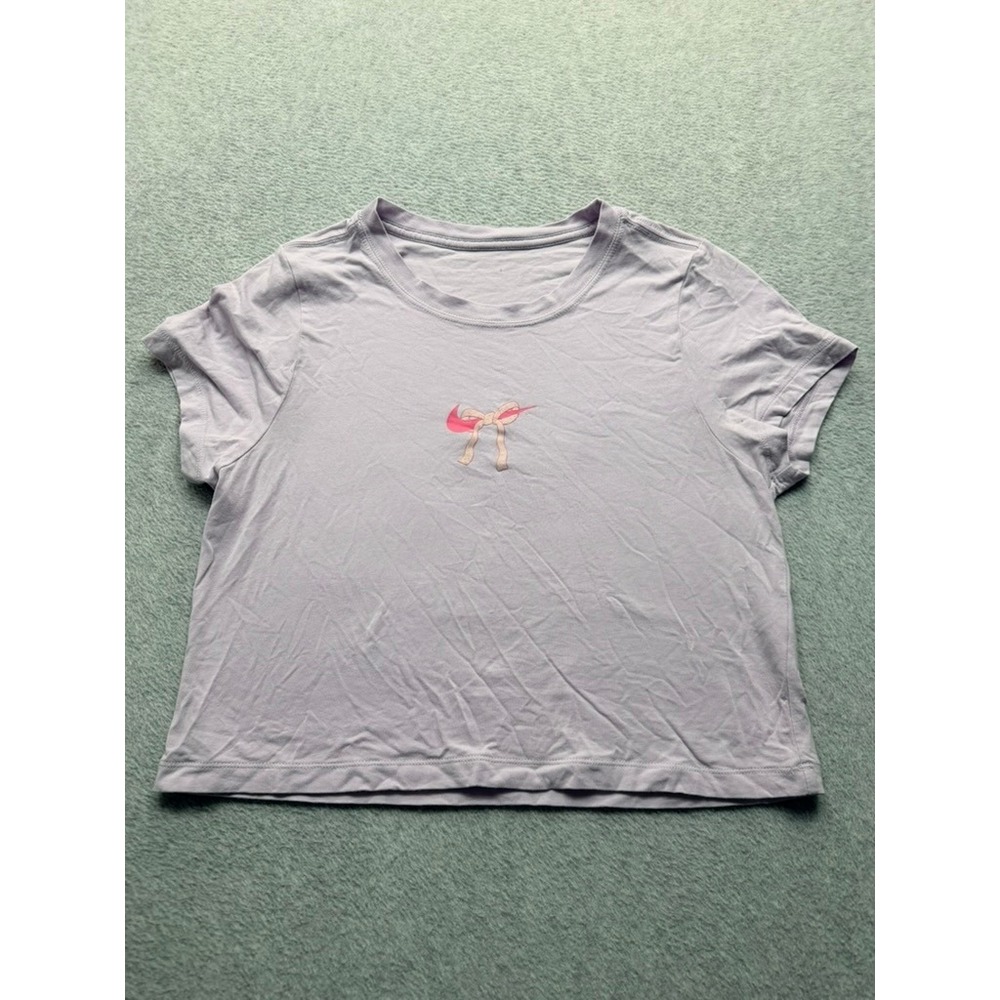 Nike Sportswear Women Lavender Swoosh Bow Graphic Cropped T-Shirt Lavender XL